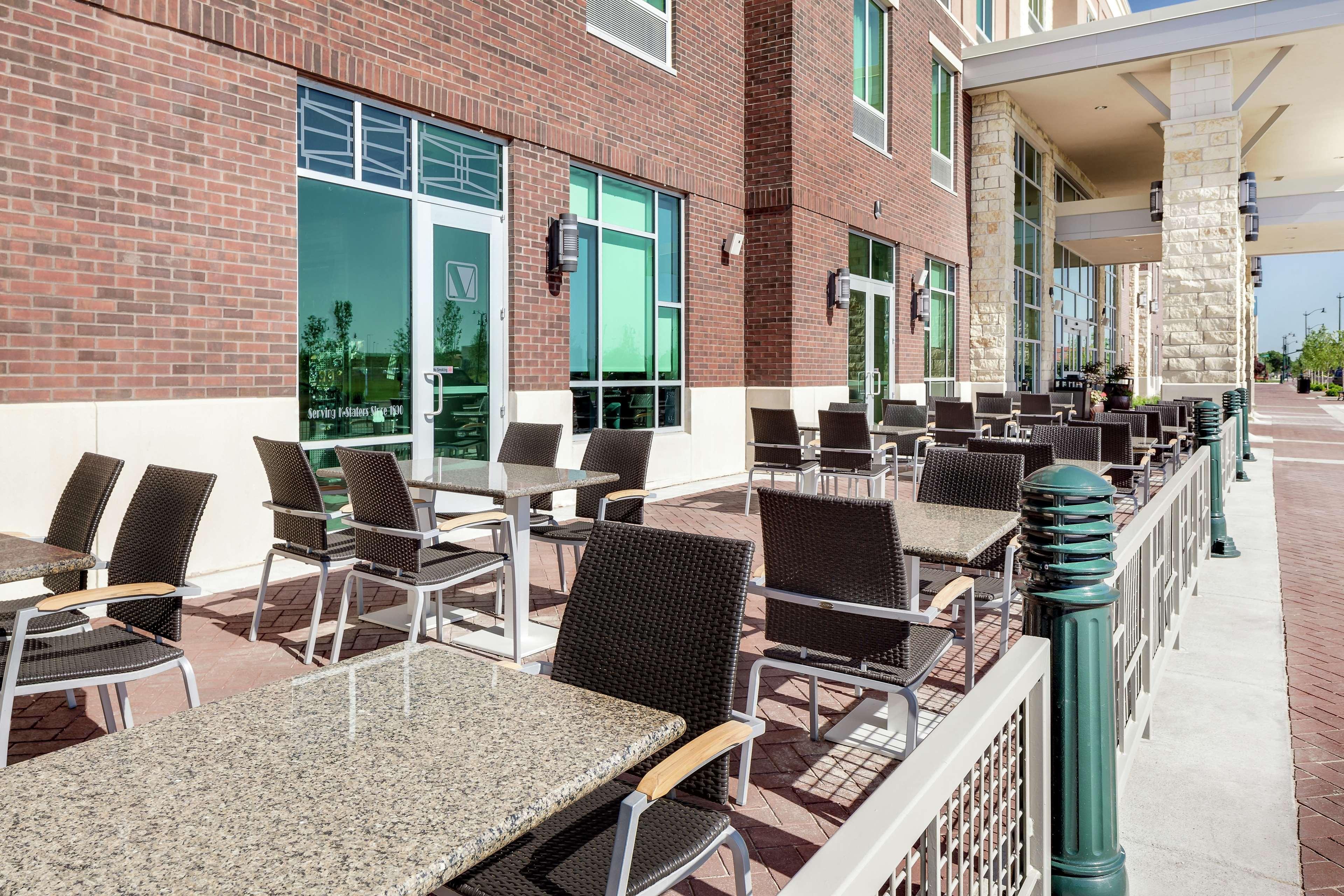 Hilton Garden Inn Manhattan Kansas Restaurant photo